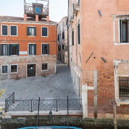 Apartment In San Marco With Canal View By Wonderful Italy